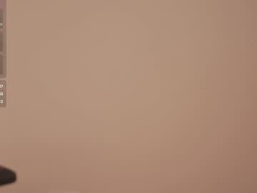 webcam girl vikkyy_love live cam image #12812030