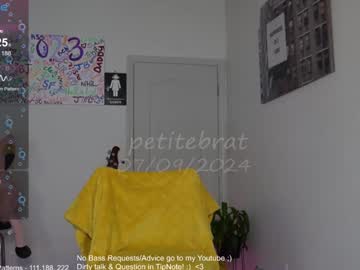 webcam girl petitebrat live cam image #9893729