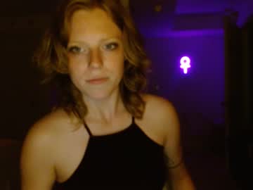 webcam girl crimsonxrapture live cam image #2677681