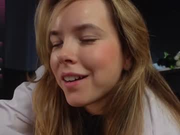 webcam girl milly_shy live cam image #11012408