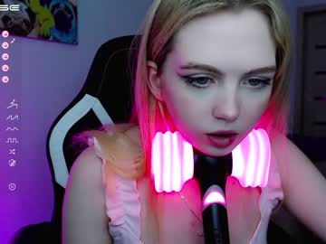 webcam girl small_blondee live cam image #5240248