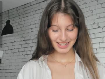 webcam girl philomenagroomes live cam image #11698228