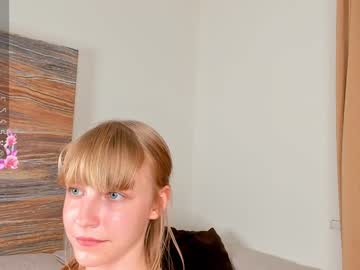 webcam girl moiraashmore live cam image #10982892