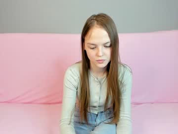webcam girl little_radiant_sun live cam image #5060336