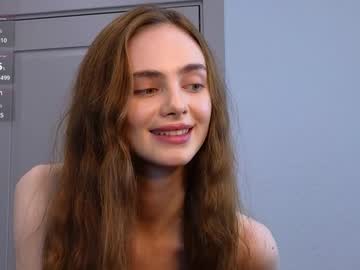 webcam girl mira_lanes live cam image #10937187