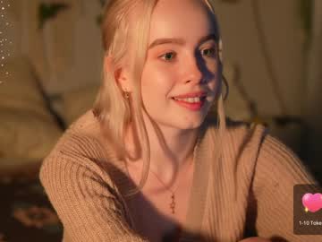 webcam girl mother__of__dragons live cam image #7621339