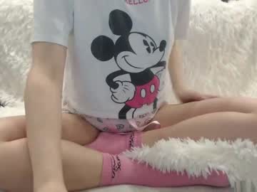 webcam girl littlebaby_mom2022 live cam image #1123422