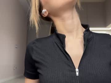 webcam girl cuteelsa_ live cam image #10717916