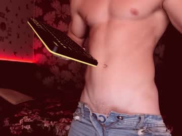 webcam man elliot_muscle live cam image #3374600