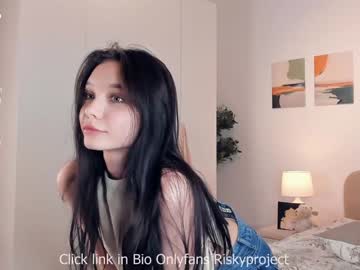 webcam girl riskyproject live cam image #12920124