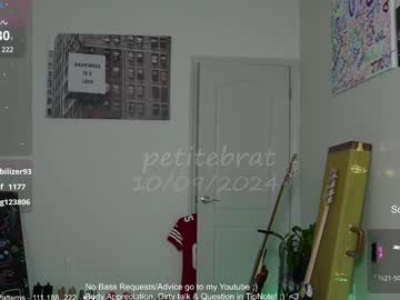webcam girl petitebrat live cam image #10725226