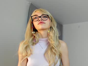 webcam girl lisa_milkis live cam image #4489510