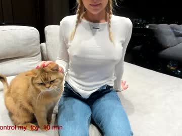 webcam girl carolinaherera live cam image #11335061