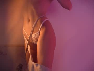 webcam girl artmosphera live cam image #2503409