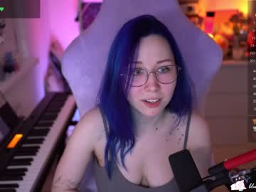 webcam girl blue_mooncat live cam image #7519465