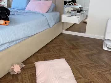 webcam girl cuteelsa_ live cam image #12825677