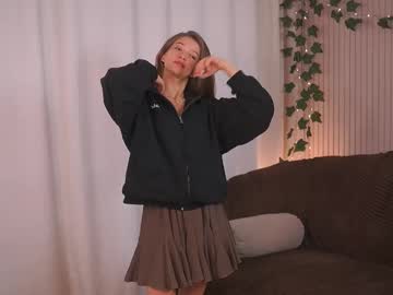 webcam girl little_poetry live cam image #12708310