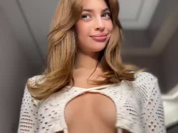 webcam girl cuteelsa_ live cam image #10036895