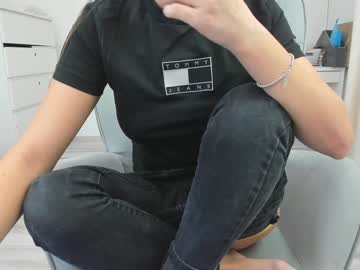 webcam girl dariaa_doll live cam image #1856697
