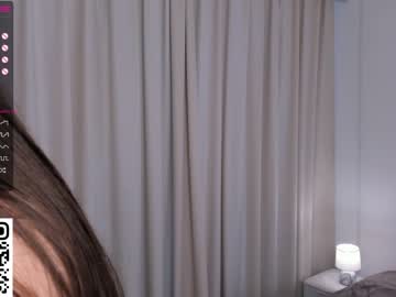 webcam girl peek_in_my_window live cam image #8612243