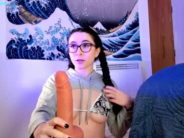 webcam girl littlee33 live cam image #1227940