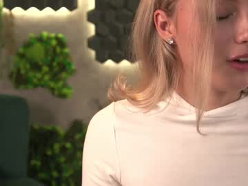 webcam girl roselyn_rose live cam image #12143273