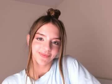 webcam girl lesi_moon live cam image #6785861