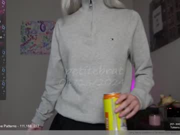 webcam girl petitebrat live cam image #8245640