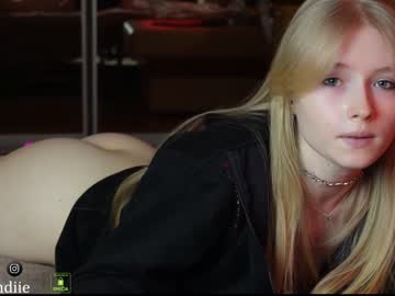 webcam girl bestblondiiecb live cam image #8512513
