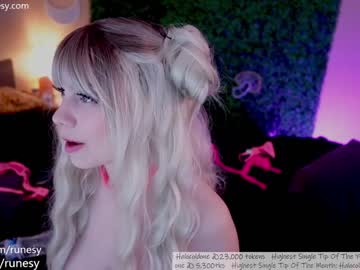 webcam girl runesy live cam image #7769594