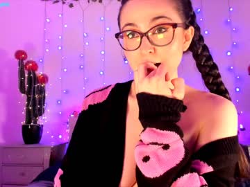 webcam girl littlee33 live cam image #1287074