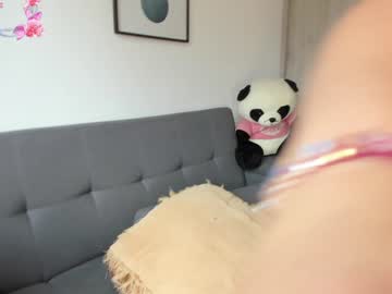 webcam girl abigail_w live cam image #10972311