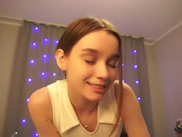 webcam girl harrieteasley live cam image #11673870