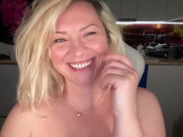 webcam girl kiradivine live cam image #9214285