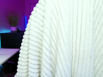 webcam girl oliviaowens live cam image #11670387