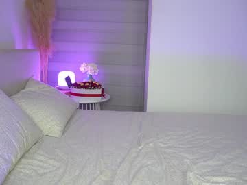 webcam girl veroniqe_lounge live cam image #6382122