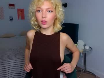 webcam girl hunter_eyess live cam image #12609382