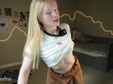 webcam girl bestblondiiecb live cam image #12237191