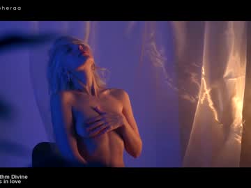 webcam girl artmosphera live cam image #4436376
