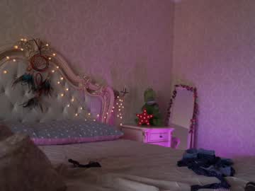 webcam girl pussy__money__weed live cam image #2439576