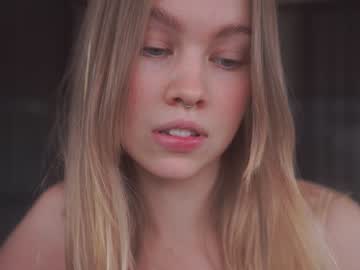 webcam girl bibi_it_is live cam image #6079803