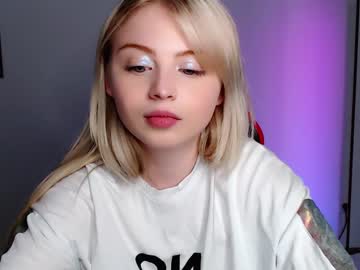 webcam girl shy_blondiee live cam image #5083732