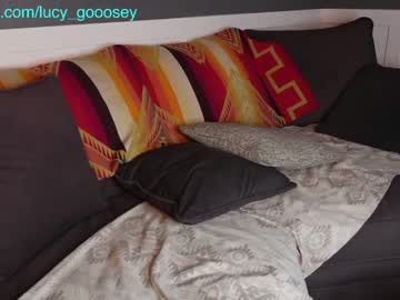 webcam girl lucy_gooosey live cam image #7135876