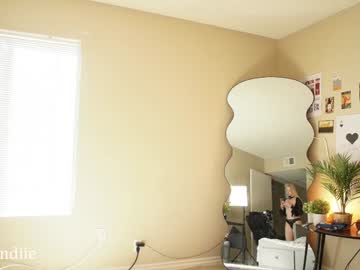 webcam girl bestblondiiecb live cam image #12742597