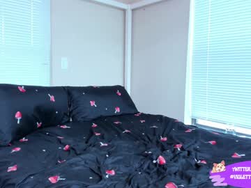 webcam girl violetttflowers live cam image #4069575