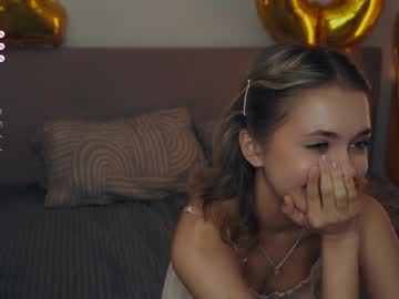webcam girl mildredgarrett live cam image #11657554