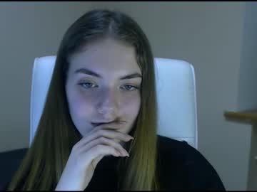 webcam girl zoey_deuttch live cam image #4984647