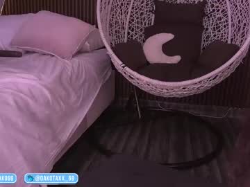 webcam girl dakota_leex live cam image #12667577