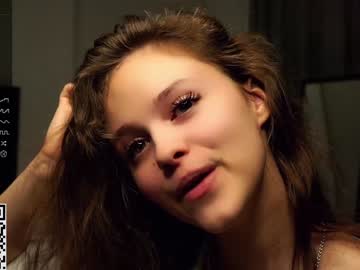 webcam girl a_whole_eternity live cam image #8878539
