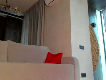 webcam girl angella_kleee live cam image #3588429